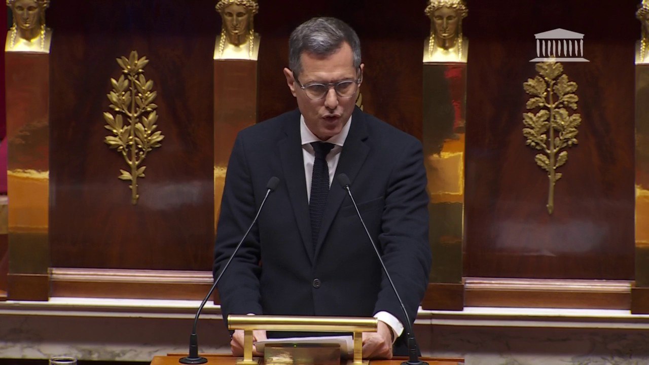 "L'étranger qui assassine, dehors!": Nicolas Daragon, ministre délégué à la Sécurité du quotidien, applaudi par le RN lors du débat à l'Assemblée sur la double peine