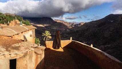 على ارتفاع 1470 مترا.. مغامرات مرشد تثير الإعجاب