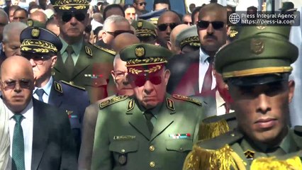 جنازة عسكرية لقائد الأركان السابق العقيد الطاهر زبيري