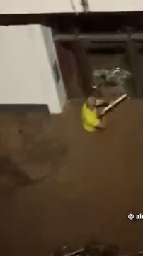 El heroico vídeo viral de un ciudadano en Valencia que salva la vida de dos niños y una mujer