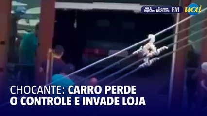 Carro desgovernado invade loja no Centro de Uberlândia 🚗