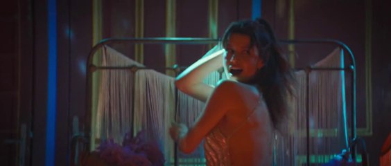 Two  Shadi Shudah Logo ki Airport ma mulaqat HD English To Hindi Dubbed