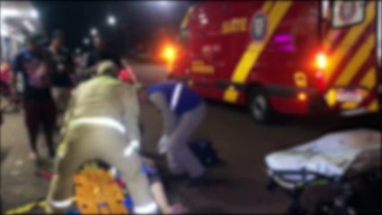 Jovem ciclista é socorrido após acidente no Riviera