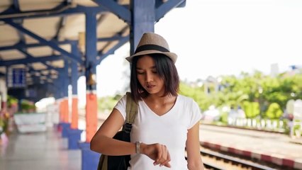 J'ai acheté la 1ère Montre TV au monde de 1982  ! (et on teste sur une PS5)