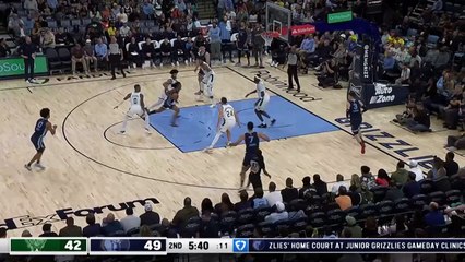 Morant's unbelievable sit down alley-oop