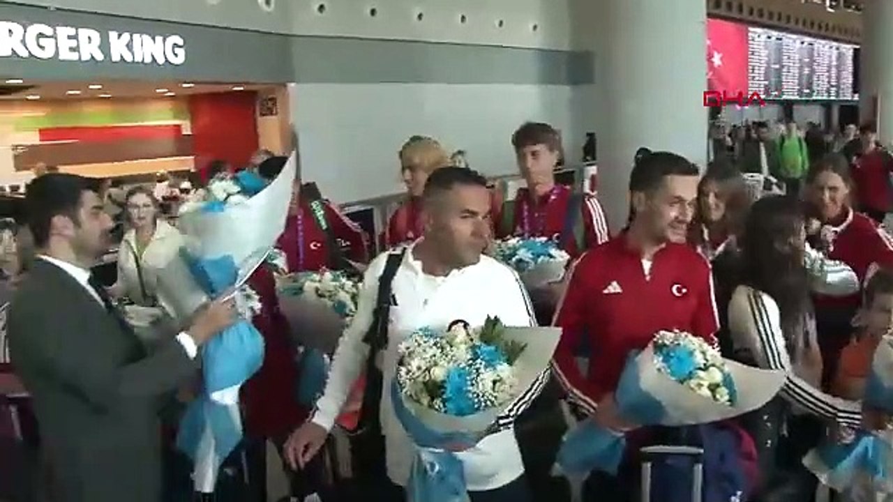 Okyanus Koleji tenis takımları dünya üçüncüsü oldu