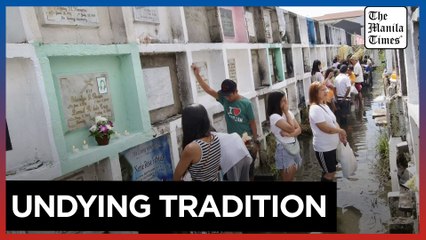 People flock to public cemetery in Bulacan despite floods