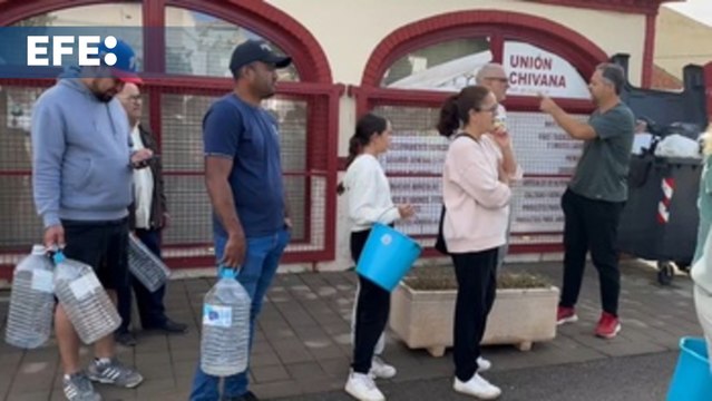 Reparto de agua potable entre los vecinos de Chiva (Valencia)