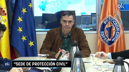 Sánchez se hace fotos a la carrera en la AEMET y Protección Civil 3 días después de una DANA sin control