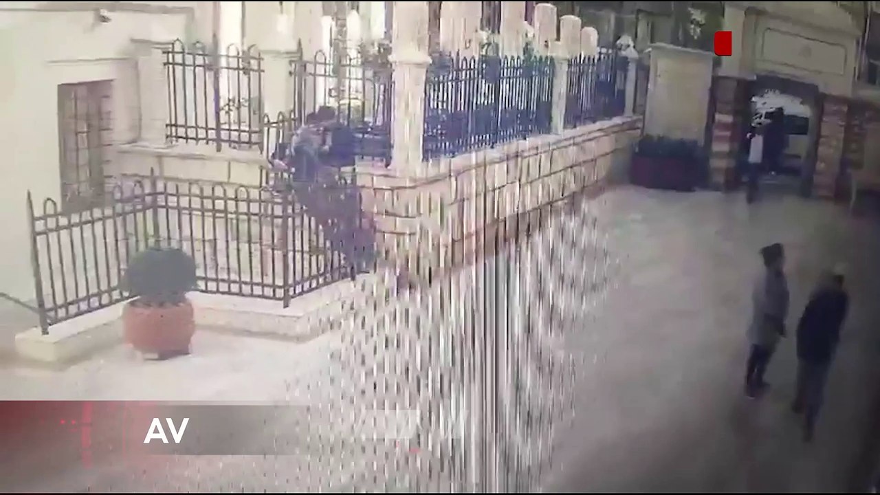 İstanbul'da İsmailağa Camii önünde havaya iki el ateş etti