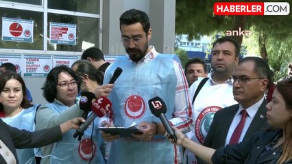 İzmir'de Ege Üniversitesi Tıp Fakültesi'nin Yemekleri Pilav, Ayran Dağıtılarak Protesto Edildi