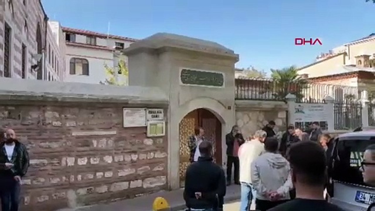 İsmailağa Camii avlusunda silah sesleri