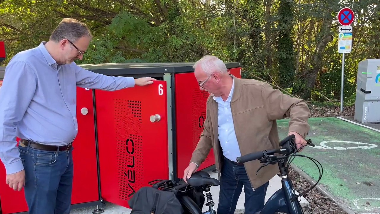 Montfrin : installation des boxs à vélo à l'entrée du village