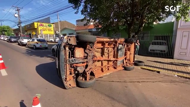 Quatro veículos se envolvem em colisão na Rua Jorge Lacerda, no centro de Cascavel