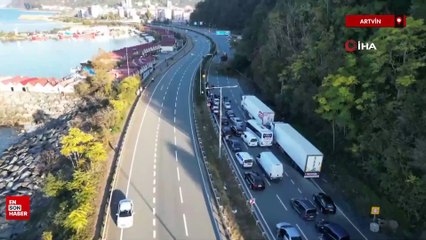 Artvin - Rize yolunda heyelan: Uzun araç kuyrukları oluştu