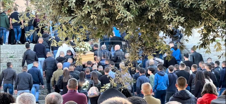 Fonni. L'arrivo delle quattro bare nella chiesa di Santa Maria dei Martiri