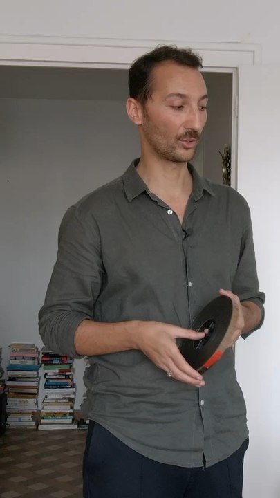 Nabil Djedouani, met en pause son rêve de réalisateur, pour se consacrer entièrement à la recherche et à la numérisation des films Algériens des années 50.