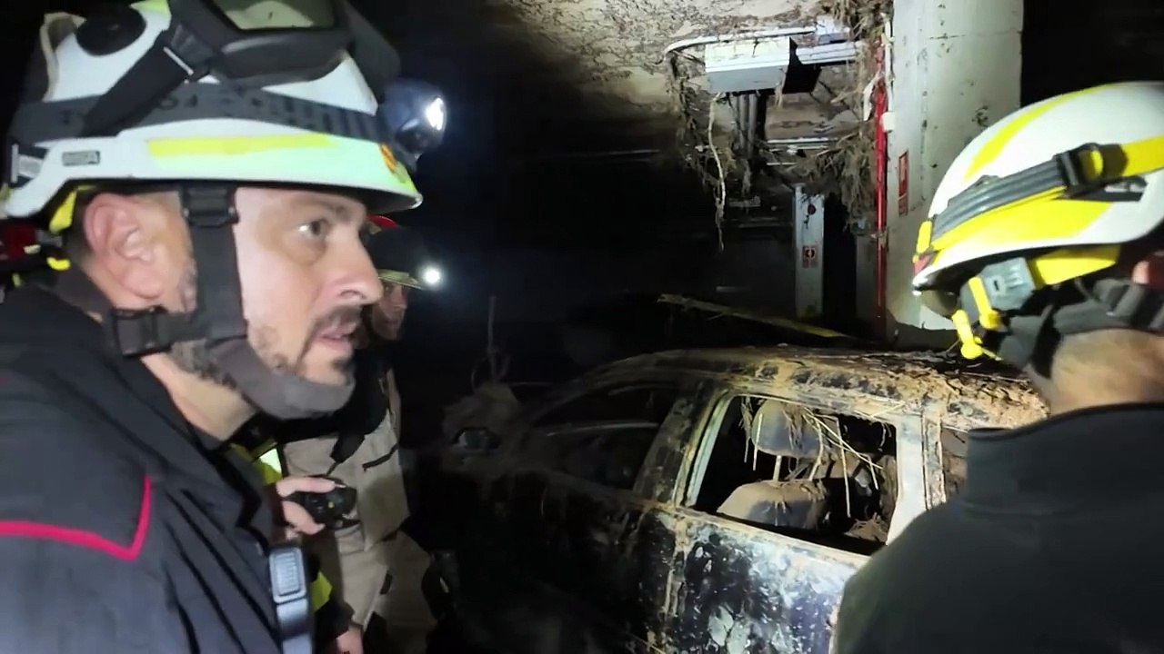 Spanien: Suche nach weiteren Flutopfern - Tag und Nacht