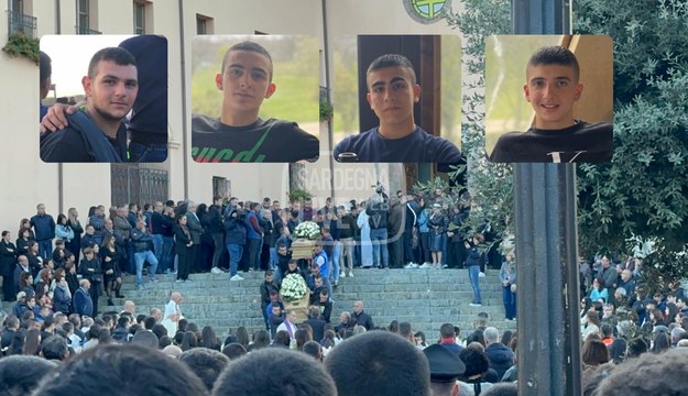 Fonni. L'uscita della quattro bare dalla chiesa Santa Maria dei Martiri