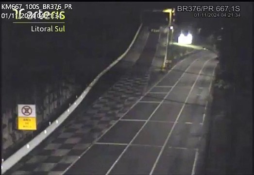 Carreta com 14 toneladas de cerâmica usa área de escape após perder os freios na BR-376
