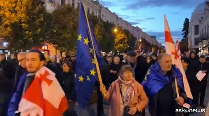 Georgia, l'opposizione filo-europea in piazza per contestare il voto