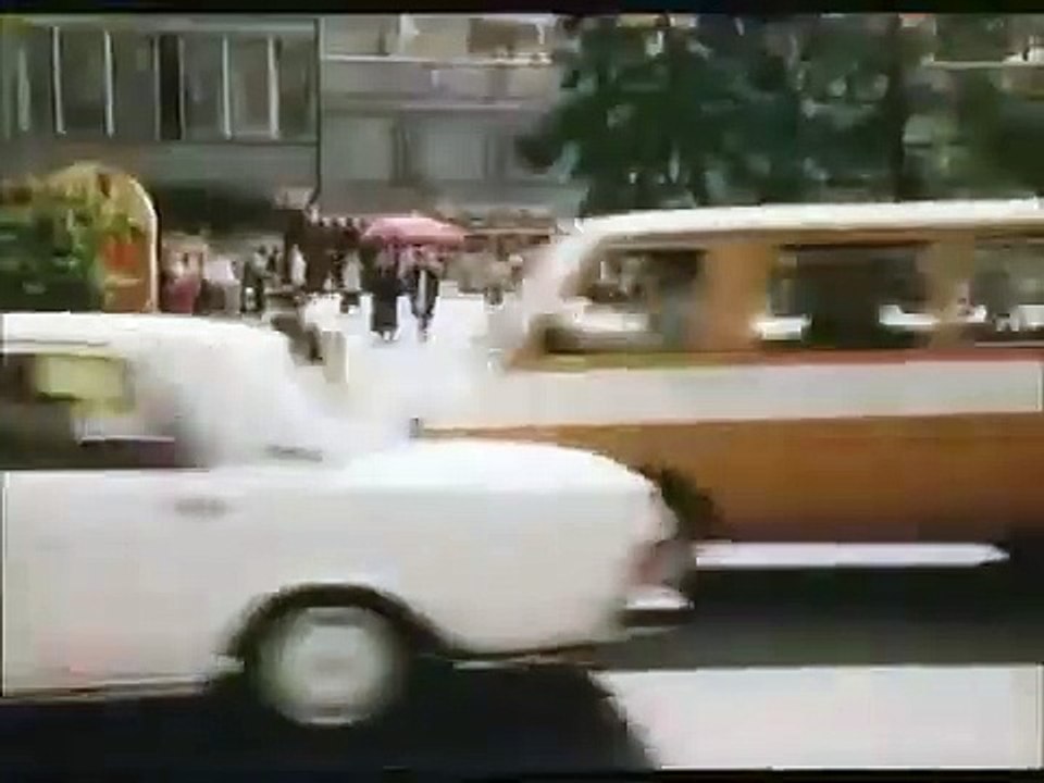 Картина "Авария — дочь мента" вышла на экраны советских кинотеатров 1 ноября 1989 года.