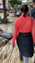 La DANA deja a su paso calles inundadas y daños visibles en Paiporta, Valencia
