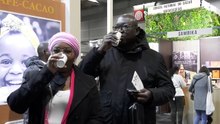 Les visiteurs à l'assaut des stands ivoiriens au Salon du Chocolat à Paris