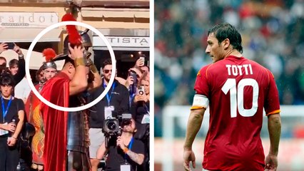 Francesco Totti sorprende a todos al parecer como guerrero romano en promoción del filme: 'Gladiador 2'