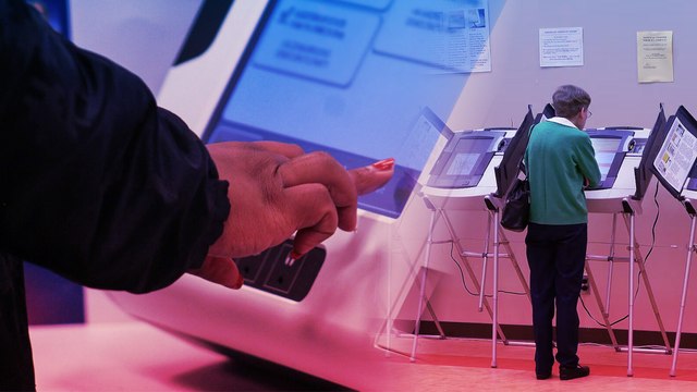 Bầu cử Mỹ 2024: Sự cố máy bỏ phiếu, cử tri bầu cho ông Trump nhưng kết quả nhảy sang tên bà Harris?