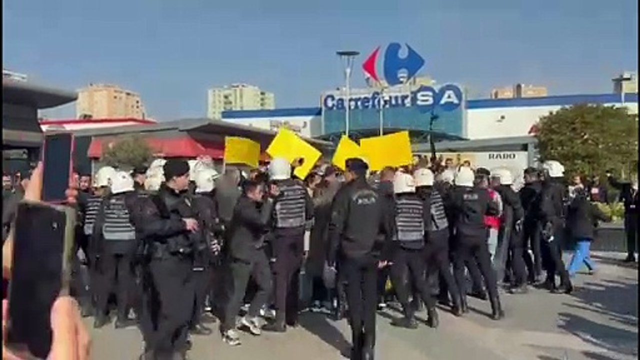 Esenyurt'ta kayyım protestosuna polis müdahalesi