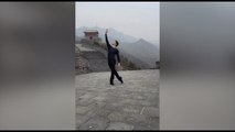 Roberto Bolle in Cina, passi di danza sulla muraglia cinese