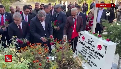Abdulkadir Uraloğlu Ömer Halisdemir’in kabrini ziyaret etti