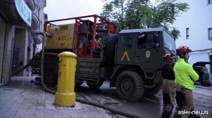Fango e ruspe, dopo alluvione proseguono soccorsi a ovest di Valencia