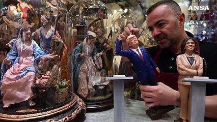 Napoli, il faccia a faccia Harris-Trump finisce sul presepe