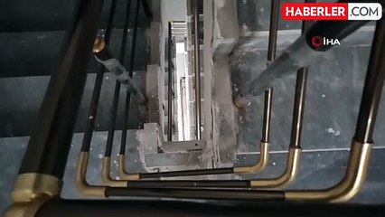Merdiven Boşluğuna File Takarken Düşen Öğretmen Hayatını Kaybetti