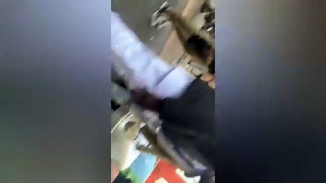 Klaus Davi assalito davanti alla moschea di Milano: ?Mi hanno circondato, la citt? ? fuori controllo?