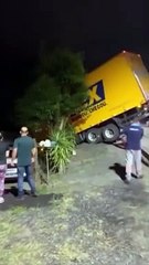 “Milagre”: Família sobrevive após caminhão descontrolado invadir casa na BR-280