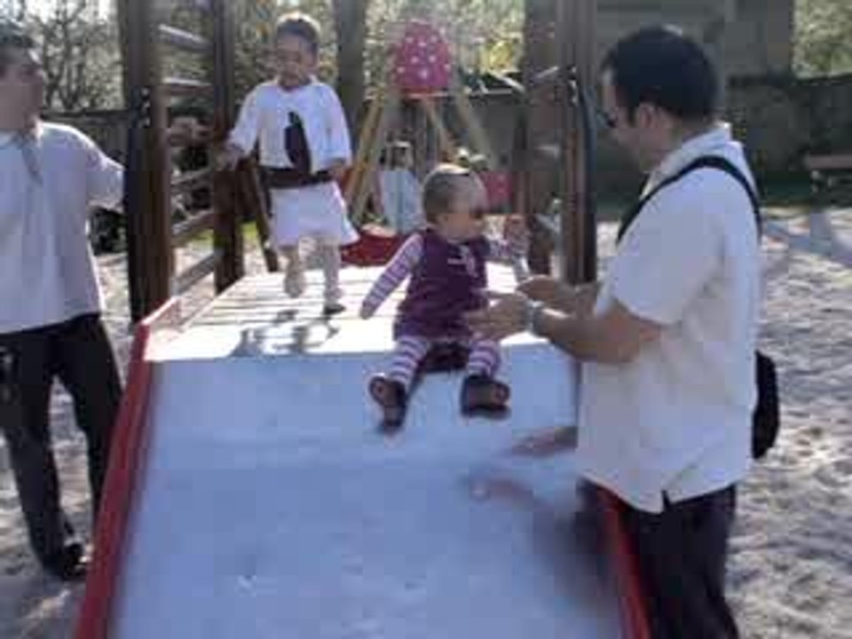 Nyla fait du tobogan !