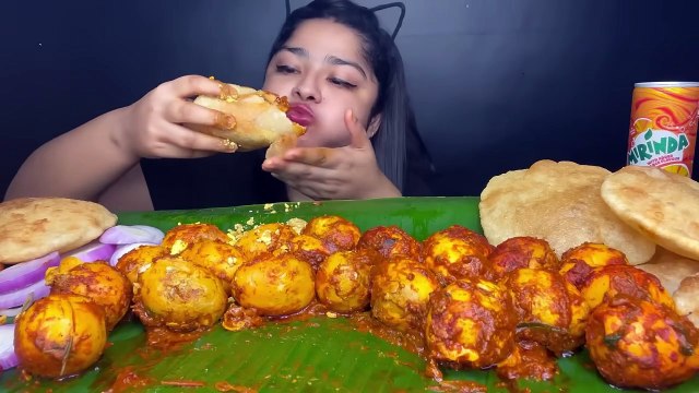LOTS OF SPICY EGG MASALA WITH PURI EATING CHALLENGE EGG EATING CHALLENGE _ FOOD EATING CHALLENGE