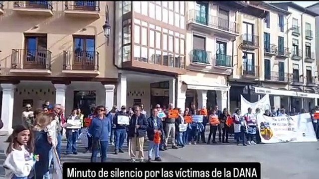 Minuto de silencio en la concentración convocada contra la macrogranja de Fuentemolinos
