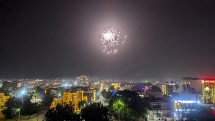 वैदिक मंत्रोच्चार के साथ गणपति, लक्ष्मी का पूजन, जल उठे दीप