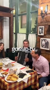 Αποκλειστικό: Η Μελίνα Μακρή έκανε την ανατροπή & τραγούδησε ρεμπέτικα σε ταβέρνα στον Πειραιά