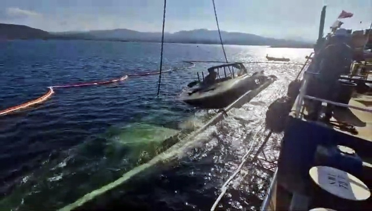 Olbia. Emerge la sovrastruttura dello yacht Atina
