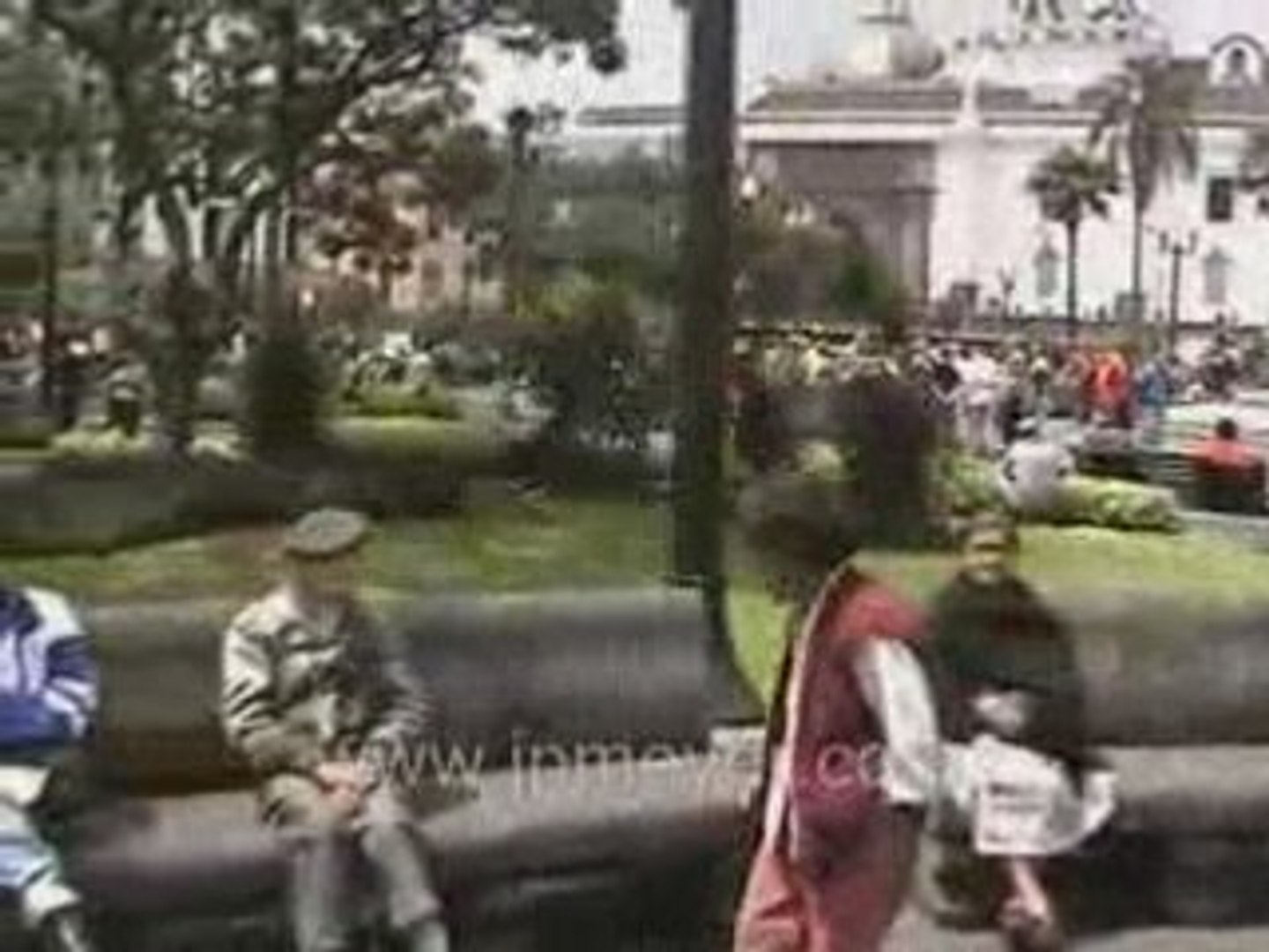 ⁣Galapagos Islands travel: Quito's Independence Square.