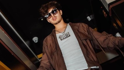 Gabito Ballesteros le niega beso a una fan