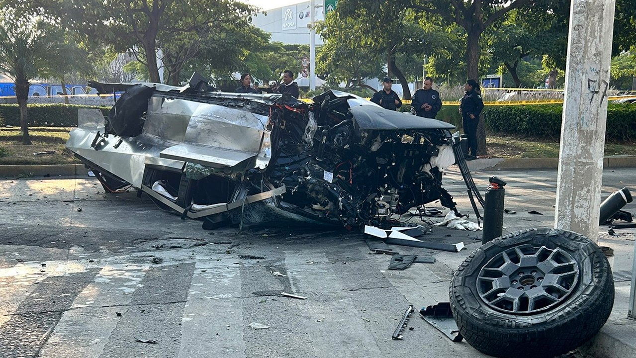 Cybertruck de Tesla, otro accidente ahora en Guadalajara; hay 4 heridos