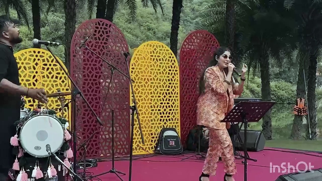 Singer Saloni Thakkar Live