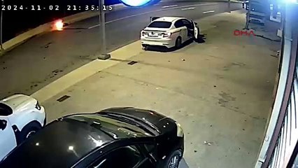 İstanbul- Arnavutköy'de motosikletler kafa kafaya çarpıştı: 1 ölü, 2 yaralı; kaza anı kamerada