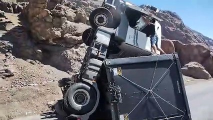 Imágenes vuelco alta montaña